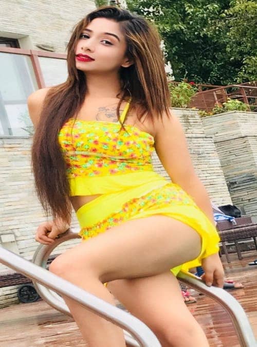 Saloni Escort